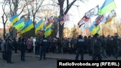 Мітинг прихильників і противників Тимошенко під приміщенням суду