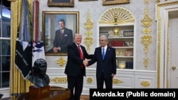 Дональд Трамп приветствует президента Казахстана Касым-Жомарта Токаева