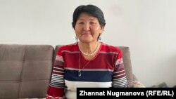 Қаңтар оқиғасы кезінде оқ тиіп жараланып, кейін тергеу абақтысында азапталған Саят Әділбекұлының анасы Алтын Түзелбаева. Алматы, 20 қараша 2022 жыл.
