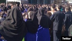 عکس مربوط به اعتصاب کارگران شرکت کروز