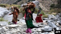 "Talyban" aýal-gyzlaryň bilim almak mümkinçiliklerini hem berk çäklendirýär