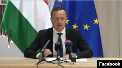 За словами Петера Сіярто, такі кроки лише завдають шкоди 27 членам блоку