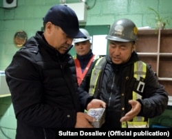 Садыр Жапаров на руднике Кумтор. 15 июня 2021 года.