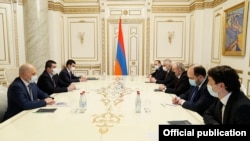 Armenia - Prime Minister Nikol Pashinian meets with Karabakh President Arayik Harutyuanian, Yerevan, January 24, 2022.