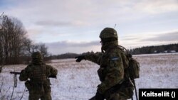 Якщо Росія говорить, що сили НАТО мають залишити Балтійські країни. Вони що, просять естонських військових відправитися до Данії? Ми – НАТО.