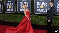 Скарлет Йохансон, една от звездите, които се обявяват против Асоциацията на холивудската чуждестранна преса, по време на церемонията през 2020.