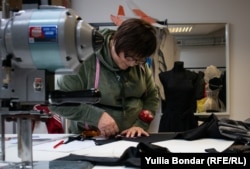 У салоні працює 20 жінок, деякі з них виїхали в Чехію через повномасштабне вторгнення Росії в Україну