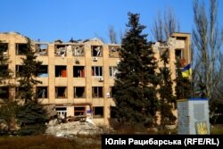 У центрі селища