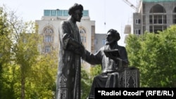 Пайкараи Абдураҳмони Ҷомӣ ва Алишер Навоӣ дар Душанбе