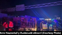 Станом на 20:50 рух транспорту на цій ділянці регулюють поліцейські