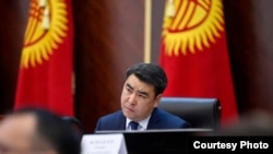 Қырғызстан Жогорку кеңешінің депутаты Жанарбек Акаев. 2023 жылғы қаңтар.