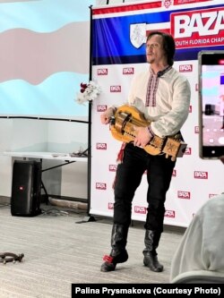 Выступае Сяргей Доўгушаў