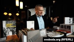 Кіраўнік бібліятэкі Kamunikat Яраслаў Іванюк