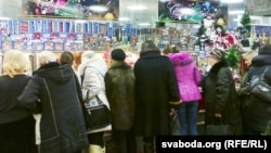 Чарга ў менскай краме, архіўнае фота