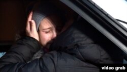 Момент зустрічі Єви з матір'ю у Києві 17 грудня 2022 року