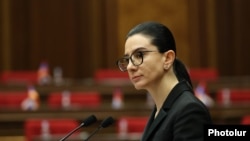 Աննա Վարդապետյան