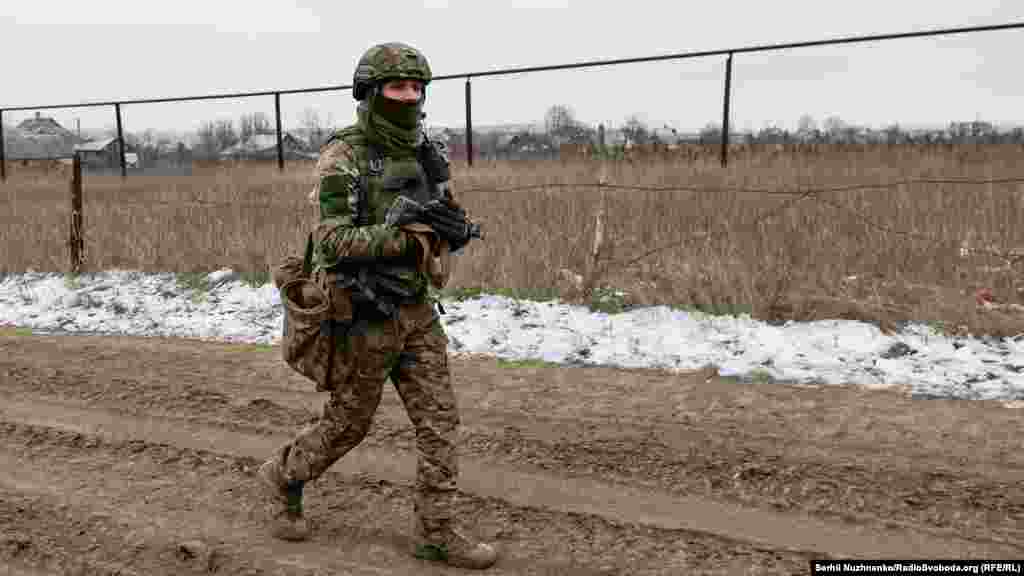 Аеророзвідник &laquo;Літун&raquo; каже, що щоденно на їхні позиції намагаються зайти групи від 30 до 70 осіб. Утім, завдяки тому, що в повітрі завжди висять дрони &ndash; атаку вдається побачити завчасно та зупинити. Утім, у силу тієї кількості людей, які йдуть на штурм, часто бракує боєкомплекту. Доводиться працювати максимально точно та економно.