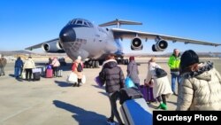 Түркиядан Өзбекстан аркылуу эвакуациялоо. 2023-жылдын 9-февралы.