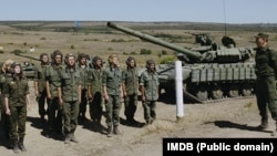 Кадр з пропагандистського фільму "Ополченочка"