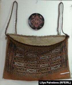 Ковровая сумка для хранения вещей в юрте – чувал. Туркмения, середина 20-го века