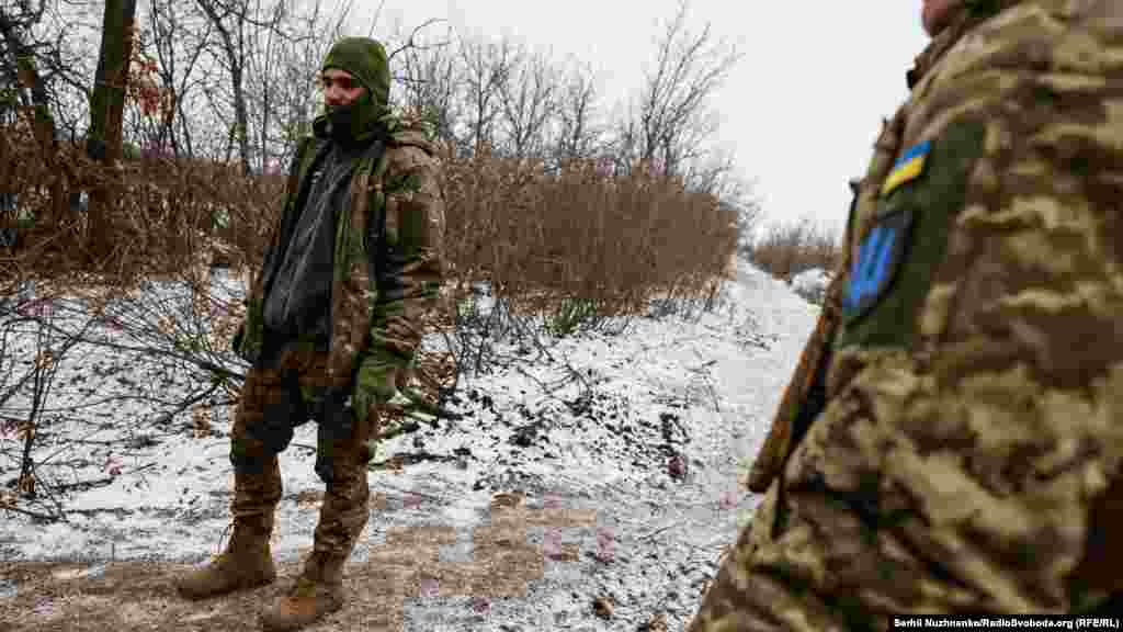 Часто саме ці ділянки є набільш небезпечними і перебувають під вогнем артилерії. Позиції військових піддаються щоденному тиску з боку великої кількості піхоти російської армії.&nbsp;