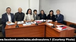 ИИМдин Тергөө кызматына каршы арызданган жактоочулар тобу.