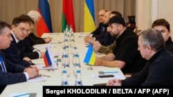 Ukrayina ve Rusiye arasında Beyazrusiyedeki muzakerelerniñ ilk qısmı, 2022 senesi