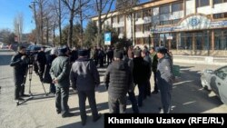 Ош шаарында УКМК имаратынын астына акцияга чыккан айдоочулар- 21-декабрь. 2021-жыл