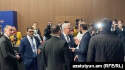 Հայաստանի ԱԳ նախարար Արարատ Միրզոյանը և հայ-թուրքական բանակցություններում Անկարայի հատուկ ներկայացուցիչ Սերդար Քըլըչը, Անթալիա, 12-ը մարտի, 2022թ․