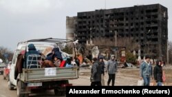 Люди намагаються виїхати із заблокованого Маріуполя, 17 березня 2022 року