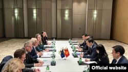  Руслан Казакбаев жана Европа Комиссиясынын вице-президенти Жозеп Боррелдин жолугушуусу