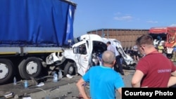 Орусия. Кырсыкка кабылган кичи автобус. Сүрөт Кубанычбек Эркинжан уулуна таандык.