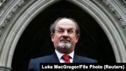 «Травми – серйозні, але його стан рухається в правильному напрямку», – повідомив агент письменника
