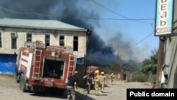 Нагорный Карабах - Пожар в  цехе по производству кислородного оборудования в Степанакерте (фотография предоставлена Информационным штабом НК).