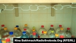 Запаси води. Воду наливали у всі можливі ємності в помешканнях