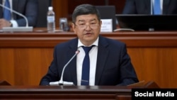 Акылбек Жапаров.
