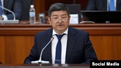 Акылбек Жапаров.