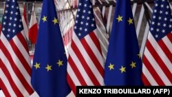 ԱՄՆ և ԵՄ դրոշները, արխիվ