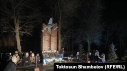 Стелла в память о погибших в результате авиакатастрофы в Дачи-СУ, 16 января 2022 г.