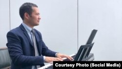 Кыргызстанский джазовый музыкант, пианист Викрам Рузахунов. Фото взято с его страницы в Instagram'е. 