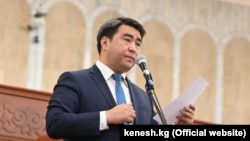 Жанар Акаев.