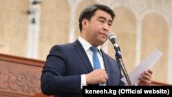 Жанарбек Акаев.