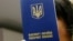 За закордонним паспортом черги у понад півсотні осіб