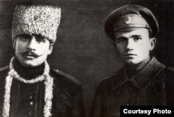 Максім Гарэцкі разам з братам Іванам. 1916 год