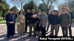 "Кыргызстан бириккен демократиялык кыймылы" аттуу оппозициялык уюмдун мүчөлөрү.