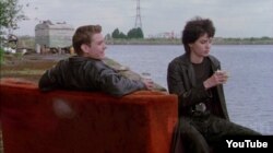 Jude Law və gələcək arvadı Sadie Frost "Shopping" filmində.