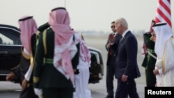 ورود جو بایدن به فرودگاه بین‌المللی جده