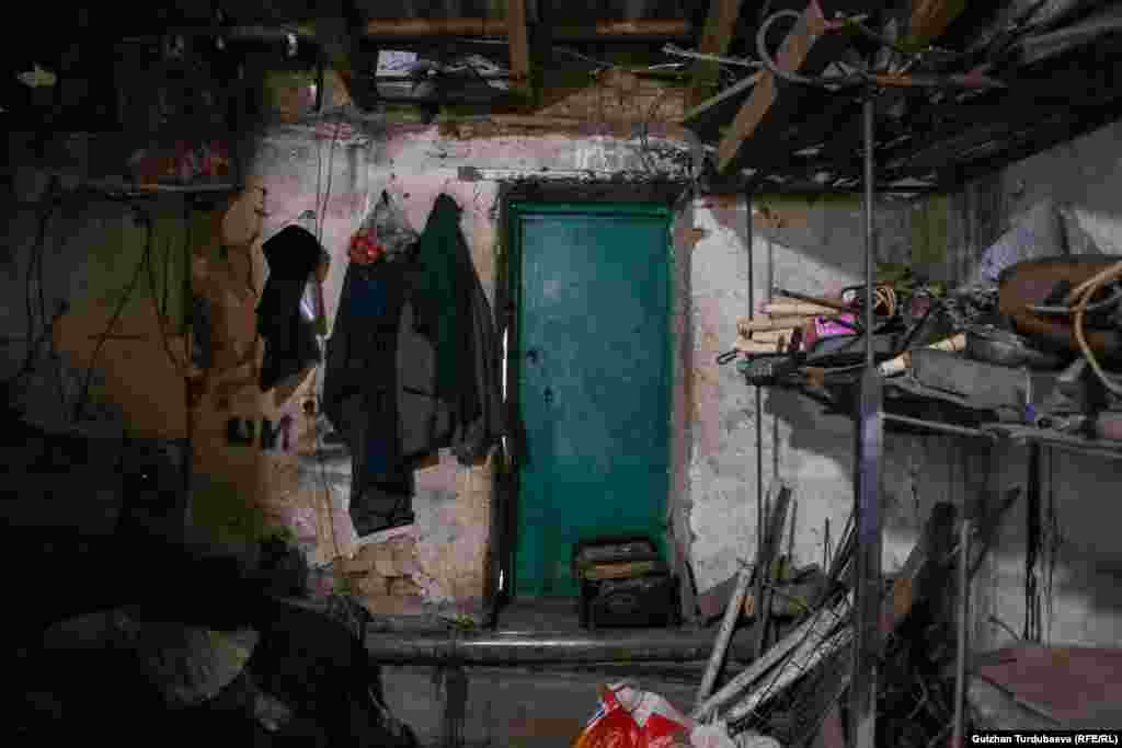 Махкаммовдун устаканасынын ички көрүнүшү.