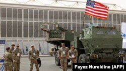 Разьведвальная паўза распаўсюджваецца на дадзеныя цэлеўказаньня для ракетных комплексаў HIMARS (на архіўным фота) і ATACMS. 