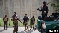 Талибдердин коопсуздук аскерлери Завахириге сокку урулган жерде, Кабул. 2-август, 2022-жыл.